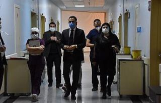 Koronayı yenen başhekim görevine başladı