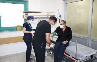 Koronayı yenen hemşireler göreve başladı