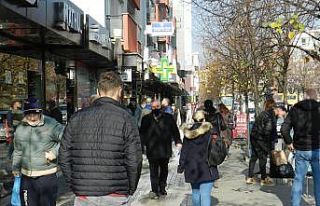Kosova’da halk korona virüse aldırış etmeden...