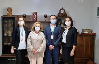 Kovid-19’u yenen 61 yaşındaki hasta sağlık çalışanlarına...