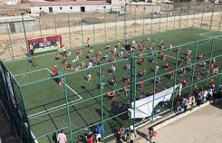 Köy okulu öğrencileri hem öğreniyor hem de eğleniyor