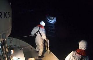 Kuşadası Körfezi’nde mahsur kalan 24 göçmen...