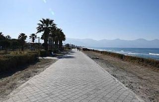 Kuşadası sahil bandında yürüyüş yolu düzenlemesi