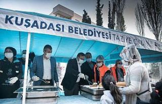 Kuşadası’nda geceyi dışarıda geçiren vatandaşlara...