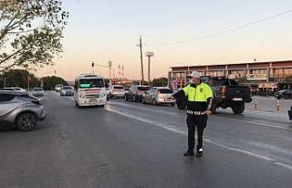 Kuşadası’nda minibüslerde maske denetlemesi yapıldı