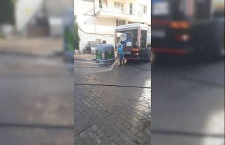Kuşadası’nda tüm cadde ve sokaklar dezenfekte...