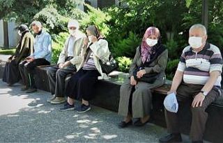 Kütahya’da 65 yaş ve üstü vatandaşlara sokağa...