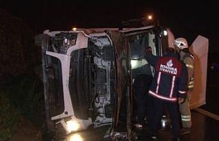 Kuzey Marmara Otoyolunda tır devrildi: 1 yaralı