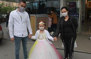 Lösemili Elif Ayça hastaneden "prenses"...