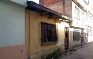 Madde bağımlılarının mesken tuttuğu metruk bina...