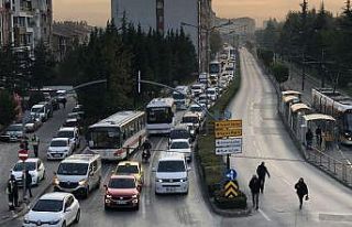 Maddi hasarlı kazada sabah trafiği kilitlendi