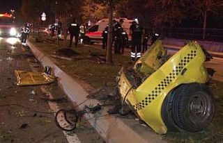 Makas atarak ilerleyen otomobil önce ağaca çarptı...