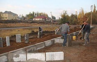 Malazgirt’te yol yapım çalışması devam ediyor