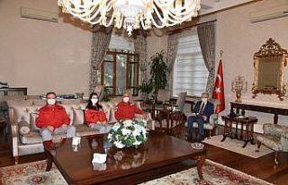 Manisa AKUT üyeleri Vali Karadeniz’e bilgi verdi