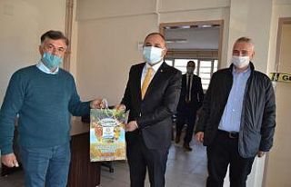 Manisa’da Covid-19 kahramanlarına üzüm dopingi