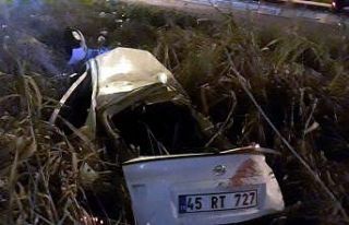 Manisa’da otomobil karşı şeride geçip tıra...