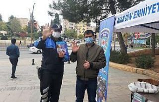 Mardin’de polisler ’kadına karşı şiddete dur’...