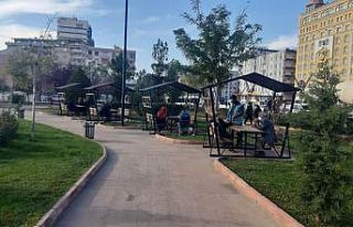 Mardin’de vatandaşlar korona virüsü yok sayıyor,...