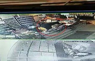 Market ve manava giren hırsız kameraya takıldı