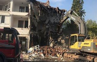 Marmaris’te çürük binalar yıkılıyor