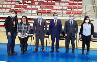 Masa Tenisi Turnuvası’nda dereceye giren sporculara...