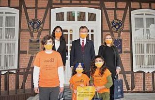 Maskeli hayat lösemi ile empati kurdurdu