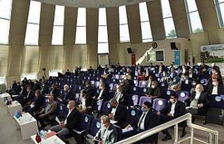 Meclis üyeleri huzur haklarını İzmirli depremzedelere...