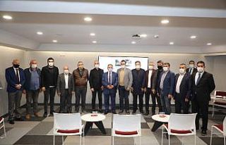 Meclis üyelerinden kütüphaneye tam not