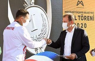 Mersin Büyükşehir Belediyesinden başarılı sporculara...