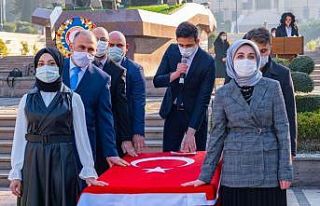 Mesleğe yeni başlayan öğretmenler yeminlerini...