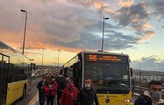 Metrobüsler kafa kafaya çarpışmaktan kıl payı...