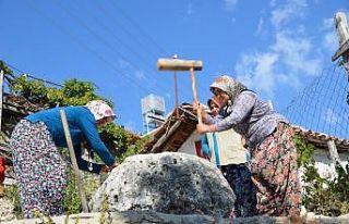 Mevlid ve düğün öncesi köyün kadınları 800...