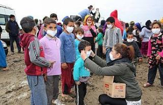 Mevsimlik tarım işçilerinin çocuklarına süt...