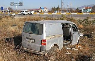 Minibüsle otomobil çarpıştı: 1 ölü, 3 yaralı