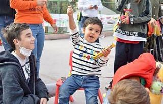 Minik depremzede Mustafa’ya doğum günü sürprizi