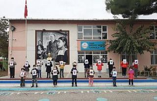 Minik kalplerden İzmir’e mesaj: ‘Yanınızdayız’