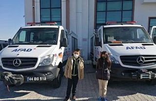 Miniklerden AFAD görevlilerine çiçekli teşekkür