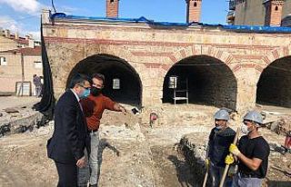 Molla Yegan özüne dönüyor