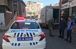 Motosiklet ile kamyonet çarpıştı 1 kişi yaralandı