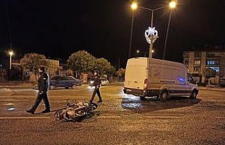 Motosikletle minibüs çarpıştı 1 kişi yaralandı