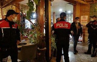 Müşteri dolu kafeler tek tek boşaltıldı