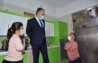 Mutlulukları boylarından büyük