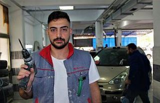 Müzik yapabilmek için üniversiteyi bırakıp sanayide...