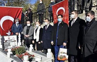 Necmettin öğretmenin kabrinde 24 Kasım 4. kez buruk...