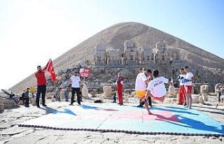 Nemrut’un zirvesinde kick boks gösterisi