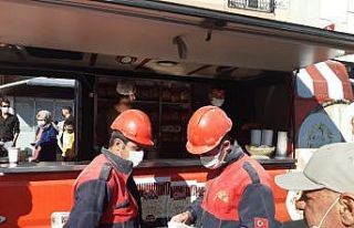 Oba’dan depremzedelere 24 saat makarna desteği