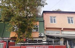 Odunlukta korkutan yangın