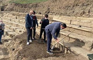 Öğrencilerden kazı çalışmalarına destek