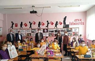 Öğrencilere lavanta fidanı dağıtıldı