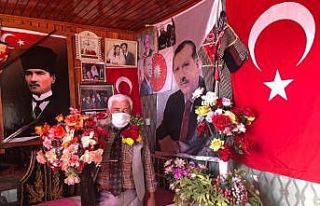 Öğrencileri "Çiçek Hoca"yı çiçeksiz...